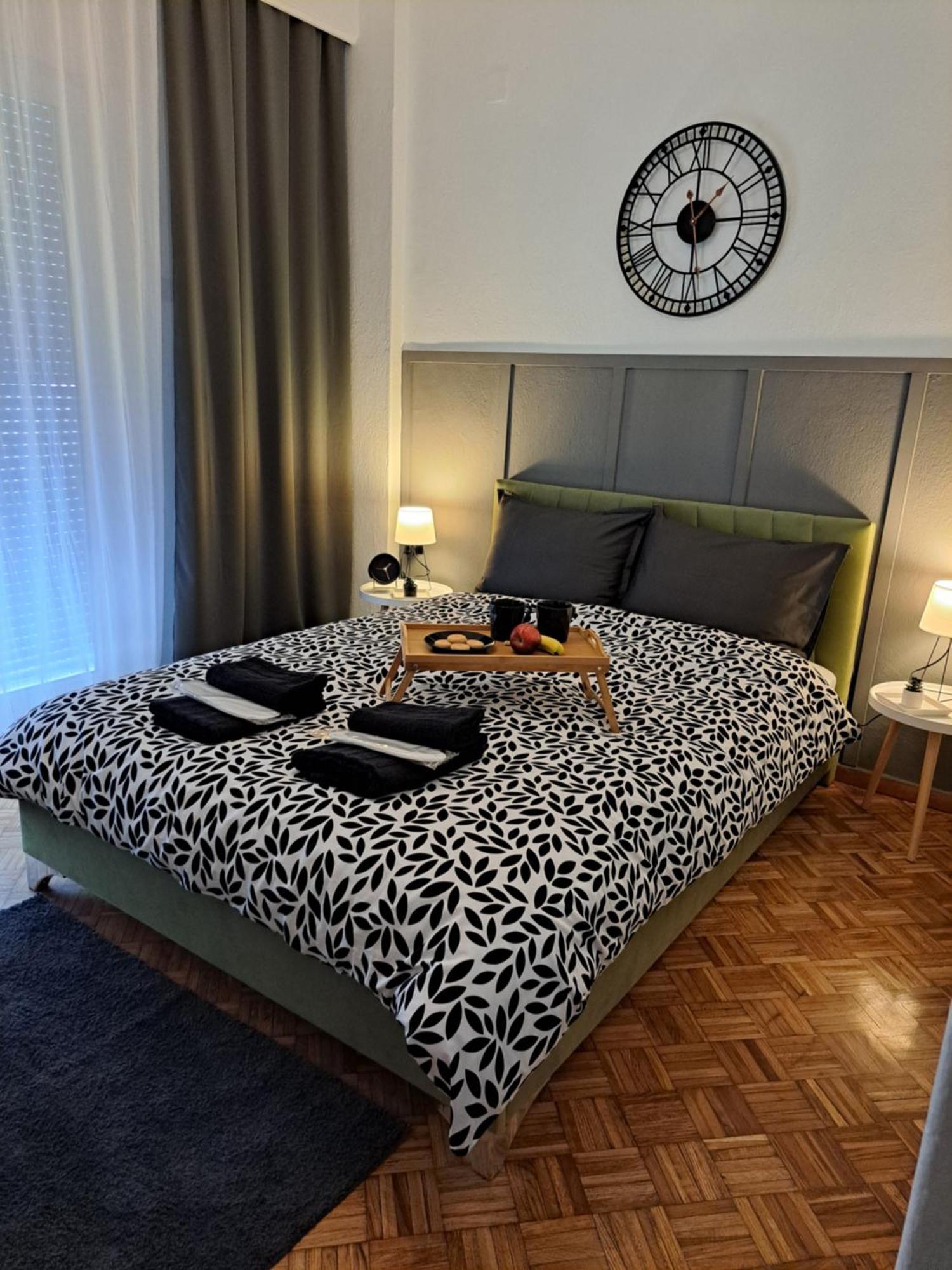 Stylish City Center Apartment 塞雷 外观 照片
