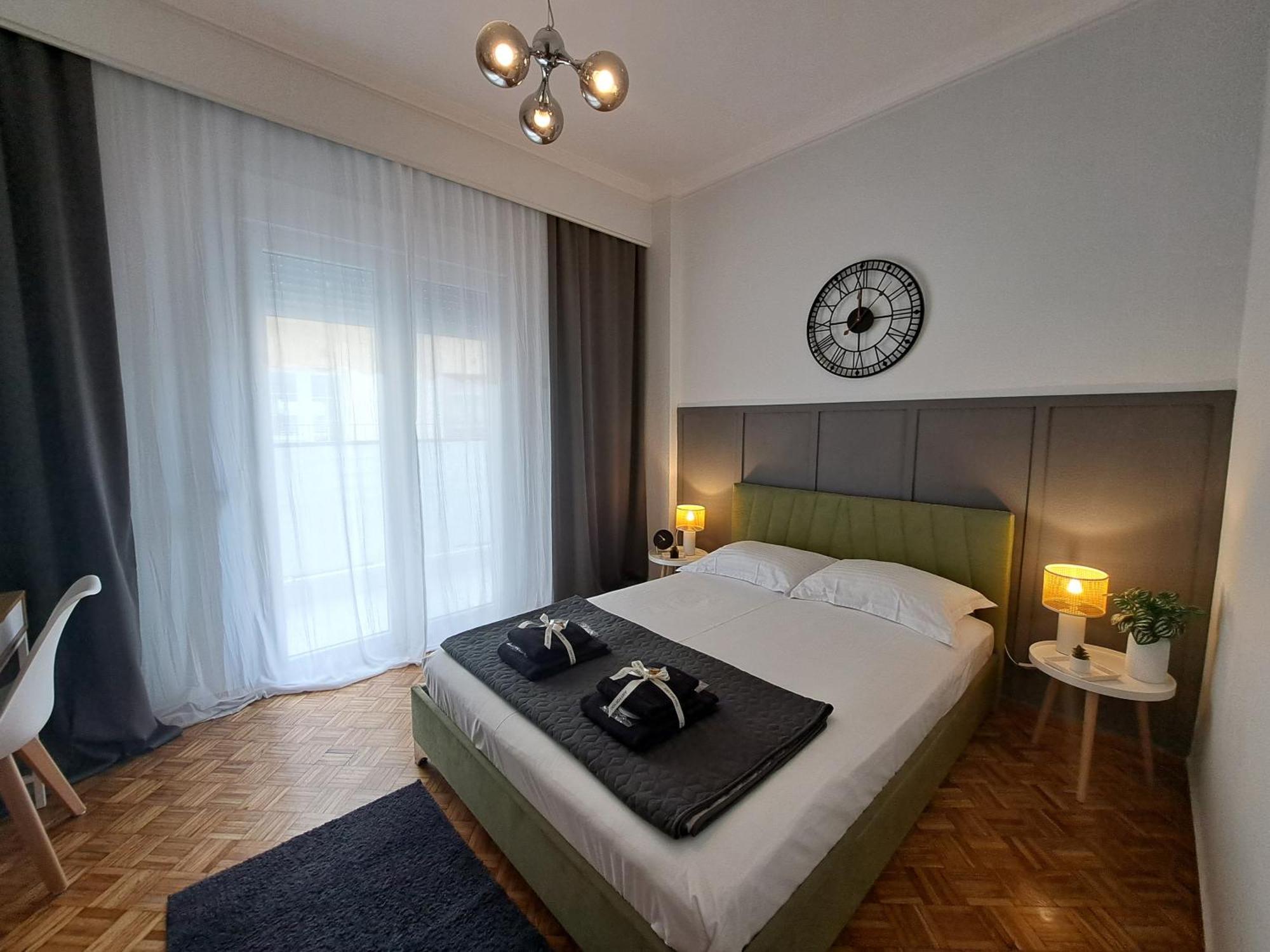 Stylish City Center Apartment 塞雷 外观 照片